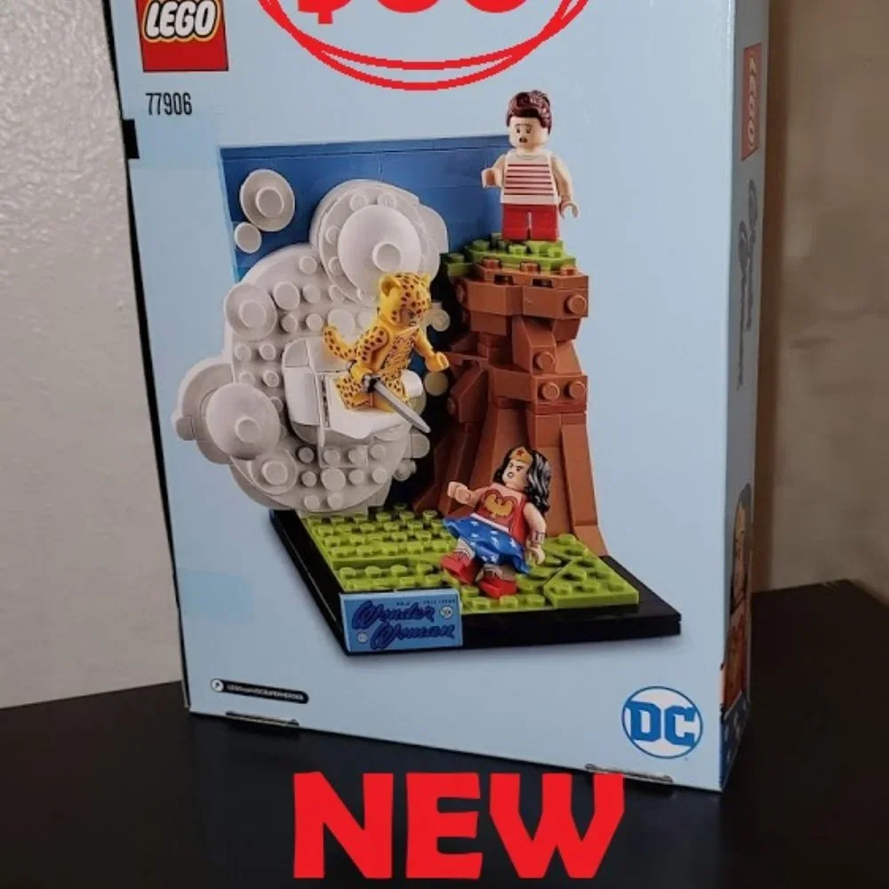 SEALED - LEGO DC Wonder Woman 77906 SDCC Exclusive Wonder Woman RETIRED